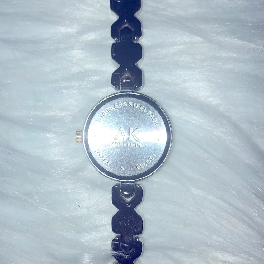 ✨ ANNE KLEIN GOLD AND SILVER LADIES WATCH✨ GENTLY WORN - Picture 5 of 6